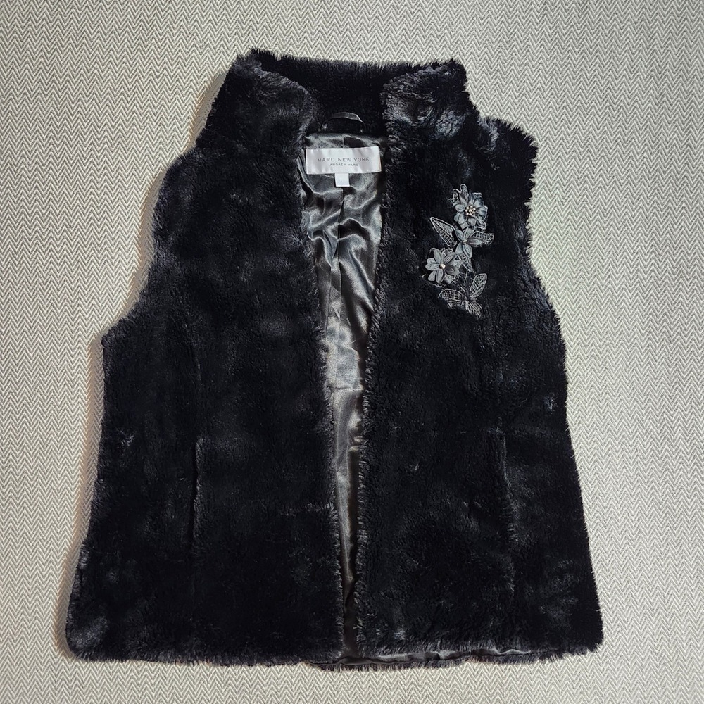 Marc New York Andrew Marc Black Faux Fur Vest Floral Applique Large